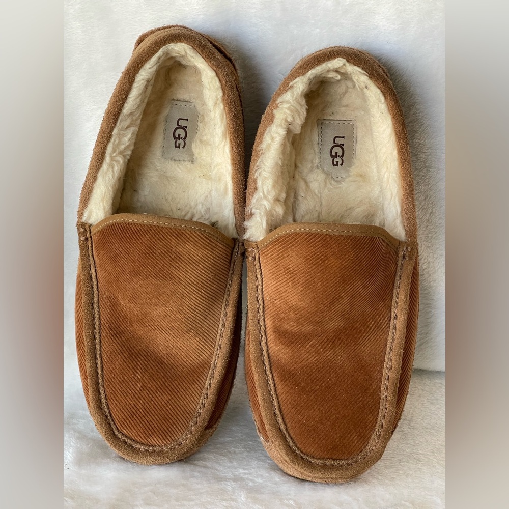 UGG Men's Ascot Corduroy and Leather slippers Sz 11 brown